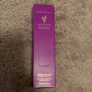 Younique Royalty Moisture Boosting Gentle Cleanser